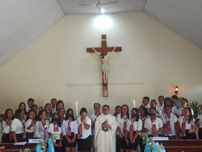 Foto Bersama Pst Benedictus Pangkey, MSC selesai Misa