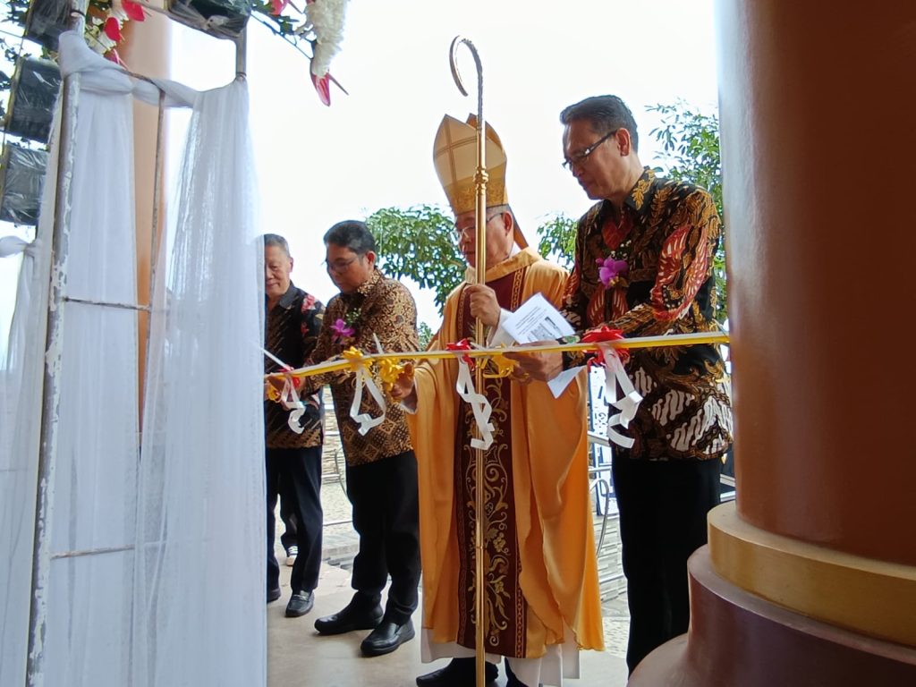 Resmikan Gereja Paroki St Antonius de Padua Airmadidi, Uskup: Ini Bukti Kekuatan Cinta 1 bdcc506c acae 4adf a732 2da3c5e2fb4e