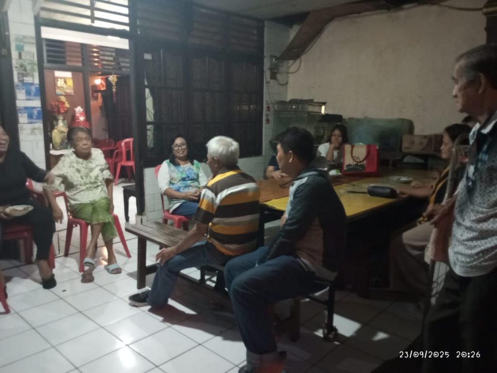 Sabda Menyatukan Keluarga Allah 1 1000158473