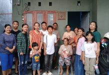 Sekami WR Ursula GPI Kunjungi Lansia dan Orang Sakit