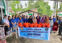 WKRI Bunda Teresa Calcutta GPI Bagikan Bahan Pokok kepada Jamaah Muslim