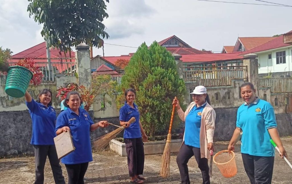 WKRI Cabang Banggai Laut dan WKRI Ranting Pososlalongo Kerja Bakti Bersama 2 653458147 122272953086220949 2282464597095604140 n