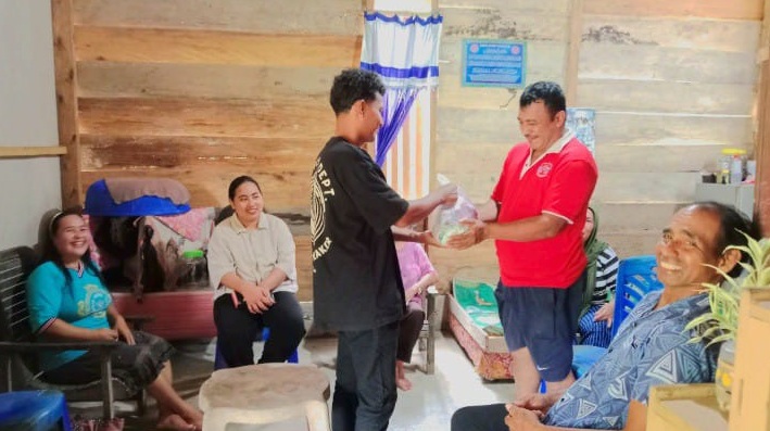 Aksi Nyata Pekan Ketiga, Umat Wilroh Santa Marta Bolitan Berbagi Kepada Para Tetangga Muslim 4 WhatsApp Image 2026 03 24 at 21.28.47 1