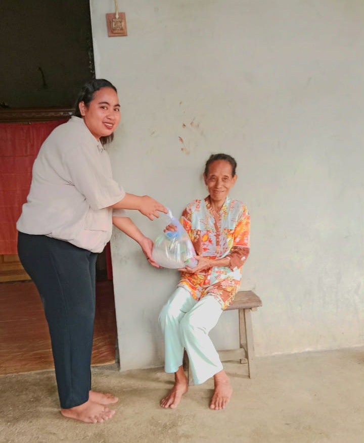 Aksi Nyata Pekan Ketiga, Umat Wilroh Santa Marta Bolitan Berbagi Kepada Para Tetangga Muslim 3 WhatsApp Image 2026 03 24 at 21.28.48