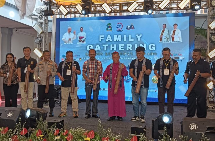 Family Gathering Komsos, Uskup Manado Ingatkan Kekuatan Berjalan Bersama