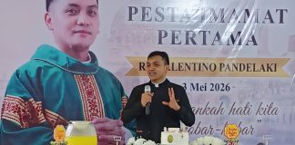 Umat Paroki Bunda Teresa Calcutta Rayakan HUT Pertama Imamat Pastor Valentino Pandelaki