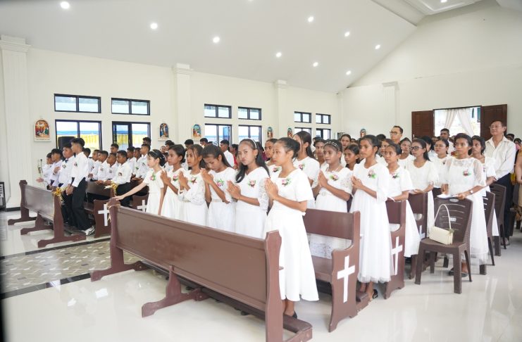 63 Umat Terima Sakramen Krisma, Tepat Pemberkatan dan Peresmian Gereja Stasi Buol
