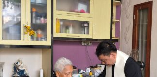 Umat Paroki Bunda Teresa Calcutta GPI Mendapat Pelayanan Komuni di Rumah