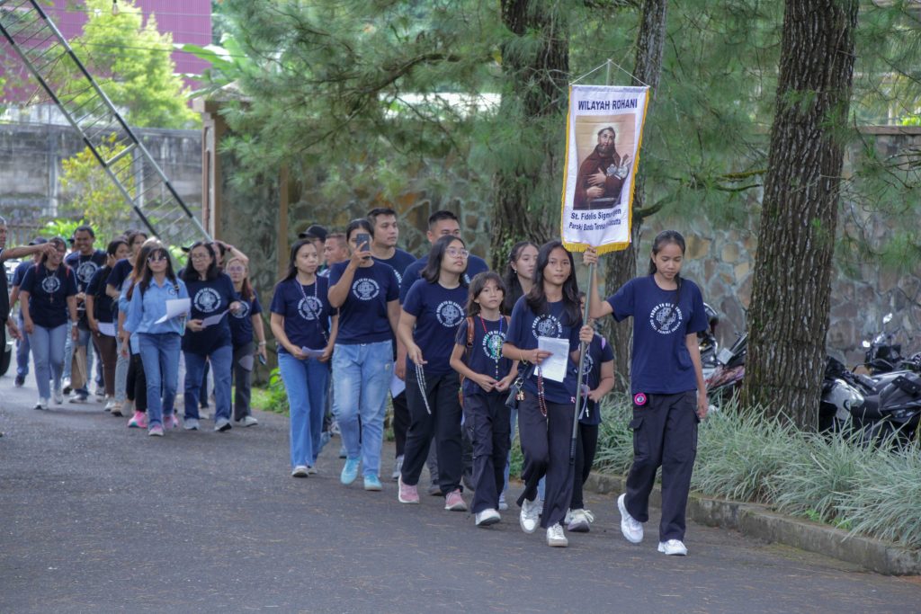 Umat Paroki Bunda Teresa Calcutta GPI dan Paroki YGB Paniki Ziarah Bersama di Seminari Kakaskasen 1 IMG 0215