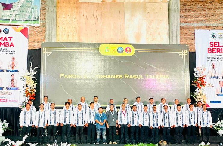 Lantunan Pujian KBK Tahuna Meriahkan Konferensi VIII Keuskupan Manado