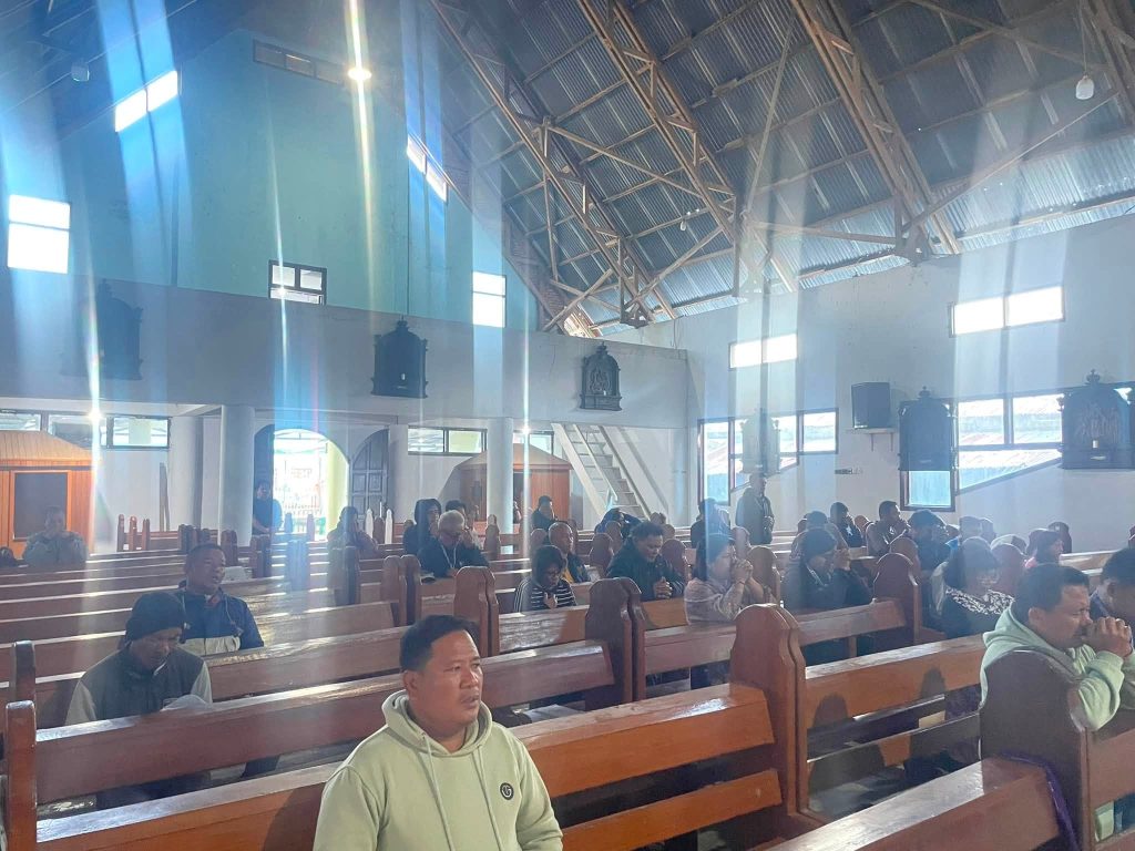 Mengandalkan Rahmat Tuhan di Tengah Kelemahan, Pesan Pastor Jacob Adilang dalam Misa Pagi di Guaan 1 738774401 1529899168665121 5092323701660502799 n