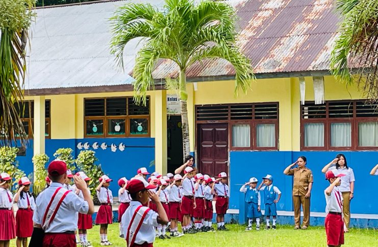 Hari Pertama Masuk Sekolah, SD Katolik Spes Patriae Manganitu Gelar Upacara Bendera