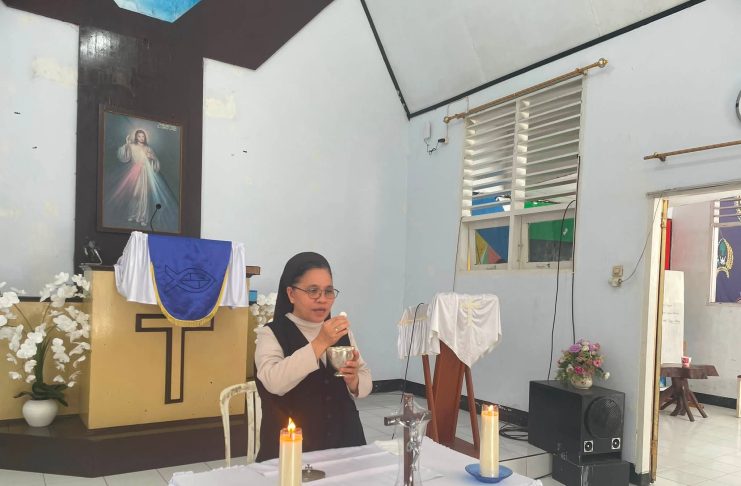 Menyapa dalam Kasih, Suster Xaveria Layani Komuni Kudus di Lapas Tahuna