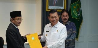 Menteri Agama Serahkan KMA Kepanitiaan Pesparani Katolik Nasional IV kepada Panitia