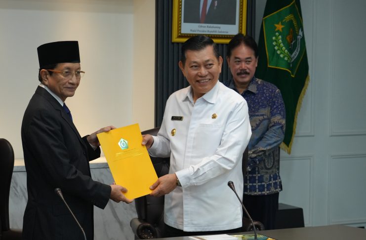 Menteri Agama Serahkan KMA Kepanitiaan Pesparani Katolik Nasional IV kepada Panitia